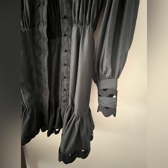 Structured lace dress with sleeves - Picture 3 of 3